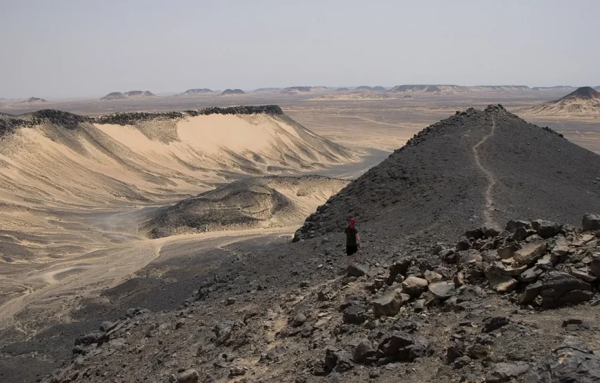 White Desert Safari – Black Desert, Crystal Mountain & Camping Experience