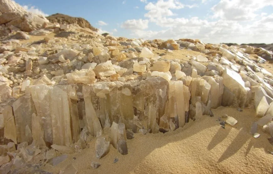 White Desert Safari – Black Desert, Crystal Mountain & Camping Experience